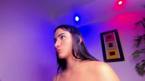 ximenasalazar online show from February 5, 2025, 5:20 pm
