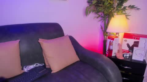 ximenasalazar online show from March 7, 2025, 5:17 pm