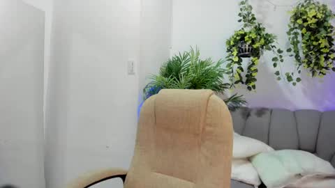 ximenasalazar online show from September 10, 2025, 10:48 am