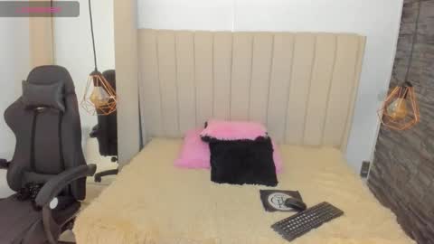 Snapshot of xiomara_cortes chatting on October 8, 2025, 12:58 pm xiomara_cortes online show from October 8, 2025, 12:58 pm