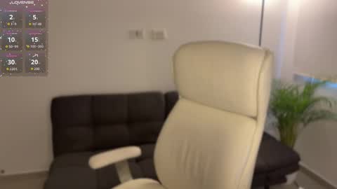 xisisxx online show from October 16, 2025, 9:49 pm