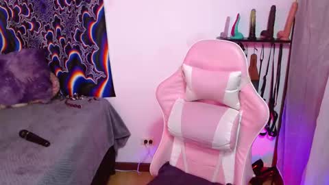 xizette online show from October 14, 2025, 5:47 pm