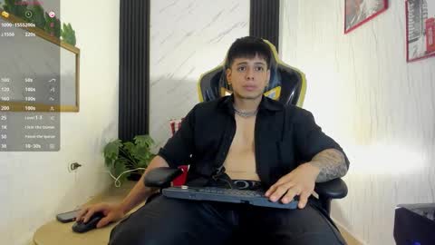 Snapshot of xkevyn chatting on October 25, 2025, 12:23 pm      online show from October 25, 2025, 12:23 pm