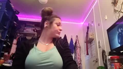 xkittymeowz online show from May 13, 2026, 1:41 pm