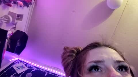 xkittymeowz online show from May 18, 2026, 9:04 am