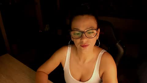 Snapshot of xlaracroftx chatting on April 4, 2026, 8:06 pm Lara online show from April 4, 2026, 8:06 pm