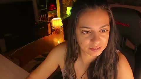 Lara online show from June 8, 2026, 8:53 pm