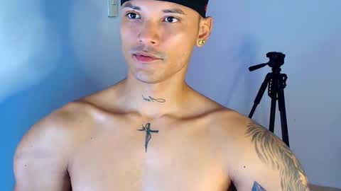 Snapshot of xlatin21 chatting on October 9, 2025, 6:00 am xlatin21 online show from October 9, 2025, 6:00 am