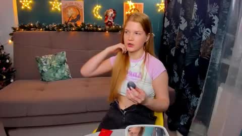 Snapshot of xloe_queen chatting on December 9, 2024, 3:00 pm Chloe online show from December 9, 2024, 3:00 pm