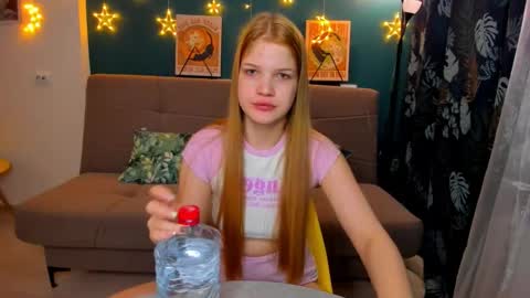 Snapshot of xloe_queen chatting on December 11, 2024, 11:51 am Chloe online show from December 11, 2024, 11:51 am