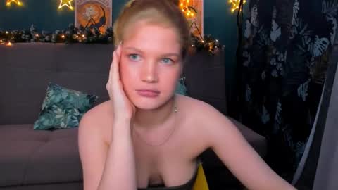 Snapshot of xloe_queen chatting on December 19, 2024, 5:08 pm Chloe online show from December 19, 2024, 5:08 pm