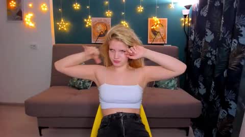 Snapshot of xloe_queen chatting on February 2, 2025, 2:34 pm Chloe online show from February 2, 2025, 2:34 pm