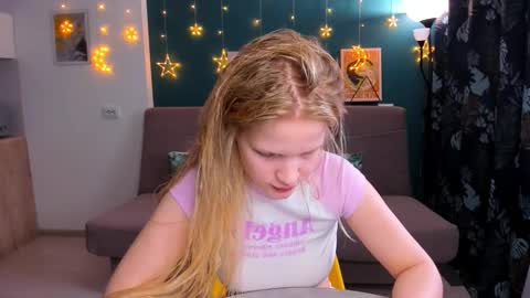 Snapshot of xloe_queen chatting on March 1, 2025, 11:06 am Chloe online show from March 1, 2025, 11:06 am