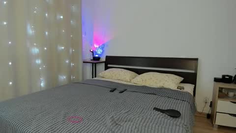 Chloe online show from November 17, 2025, 10:10 am