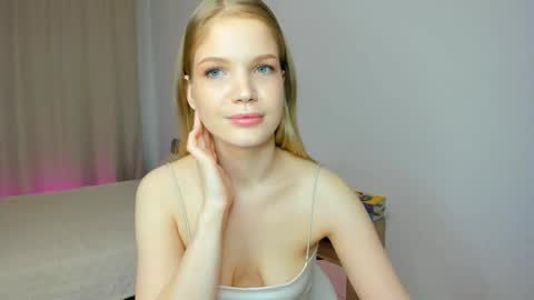 Snapshot of xloe_queen chatting on April 21, 2026, 9:59 am Chloe online show from April 21, 2026, 9:59 am