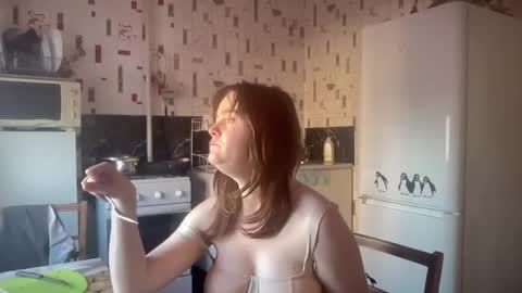 Luna online show from May 2, 2026, 2:33 pm