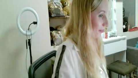 xMilagrosxs online show from April 16, 2026, 8:53 pm