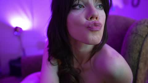 Bella Bondai online show from January 5, 2025, 7:49 am