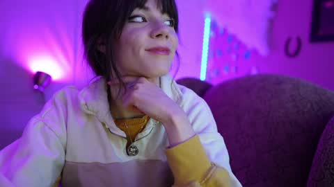 Bella Bondai online show from January 21, 2025, 6:43 am