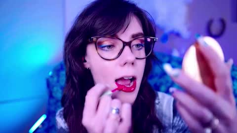 Bella Bondai online show from November 9, 2025, 2:32 am