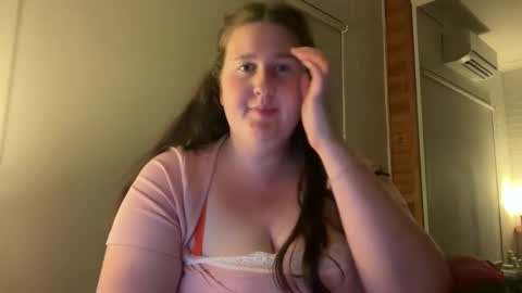 xopeachybaby online show from May 3, 2026, 11:49 am