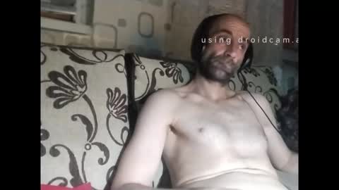 Snapshot of xploid1982 chatting on April 1, 2026, 12:33 am xploid1982 online show from April 1, 2026, 12:33 am