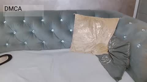 xqueencarox online show from February 26, 2026, 11:59 pm