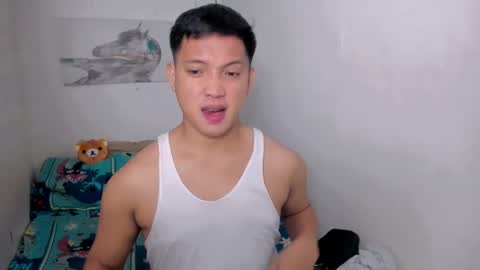 xsebastian19 online show from April 24, 2026, 7:49 pm