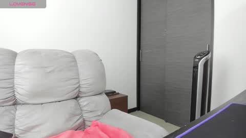 Snapshot of xspecialroomx chatting on October 18, 2025, 12:28 pm Hellen Sofia instagram hellen5546 online show from October 18, 2025, 12:28 pm