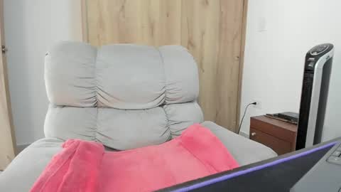 Hellen Sofia instagram hellen5546 online show from May 5, 2026, 7:11 pm
