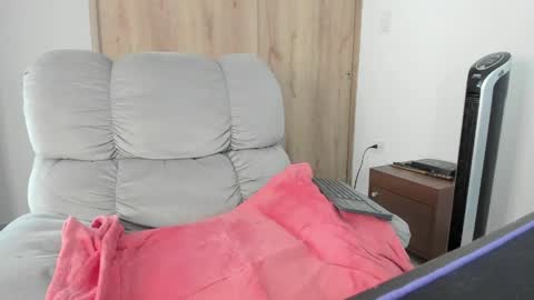 Hellen Sofia instagram hellen5546 online show from May 6, 2026, 6:57 pm
