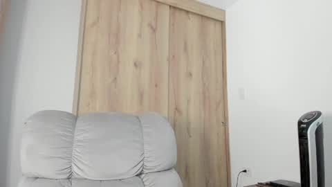 Hellen Sofia instagram hellen5546 online show from May 7, 2026, 12:21 pm