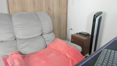 Snapshot of xspecialroomx chatting on July 10, 2026, 1:47 pm Hellen Sofia instagram hellen5546 online show from July 10, 2026, 1:47 pm