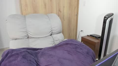 Snapshot of xspecialroomx chatting on July 14, 2026, 1:06 pm Hellen Sofia instagram hellen5546 online show from July 14, 2026, 1:06 pm