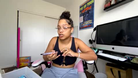 xStarGazingx online show from September 19, 2025, 7:58 pm