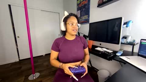 xStarGazingx online show from November 3, 2025, 6:14 am