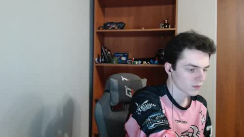 traqqq online show from October 6, 2025, 9:23 pm