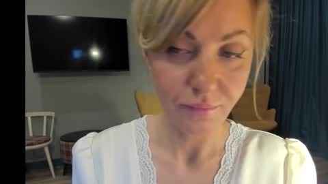 xvaleriax0 online show from September 10, 2025, 5:13 pm
