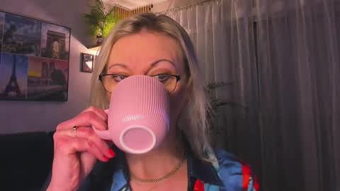 Vanessa online show from February 10, 2026, 6:12 pm