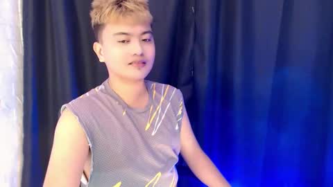 Snapshot of xxhotloyd_cummerx chatting on October 27, 2025, 2:43 pm Loyd online show from October 27, 2025, 2:43 pm