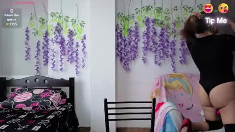 xxmilexx online show from June 6, 2026, 11:59 am