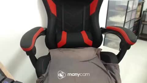 Snapshot of xxmonsterbigcockxx chatting on September 18, 2025, 1:40 am  Kaycee  online show from September 18, 2025, 1:40 am