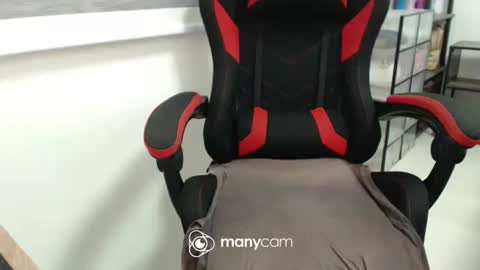 Snapshot of xxmonsterbigcockxx chatting on September 22, 2025, 1:02 pm  Kaycee  online show from September 22, 2025, 1:02 pm