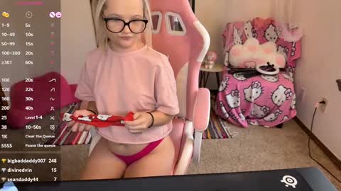 Nicole online show from September 14, 2025, 10:31 pm