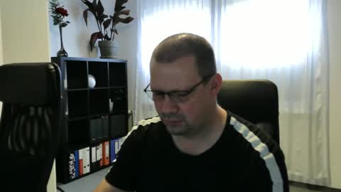 Snapshot of xxstrikerxx chatting on October 28, 2025, 7:34 am Eddi online show from October 28, 2025, 7:34 am
