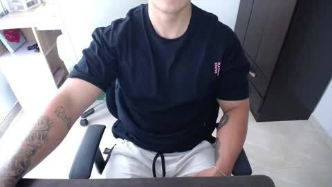 xxx_3d online show from February 24, 2025, 6:36 pm