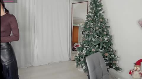 xxx_leila online show from December 25, 2024, 11:43 am
