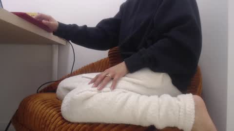 Lola online show from January 7, 2025, 6:35 pm