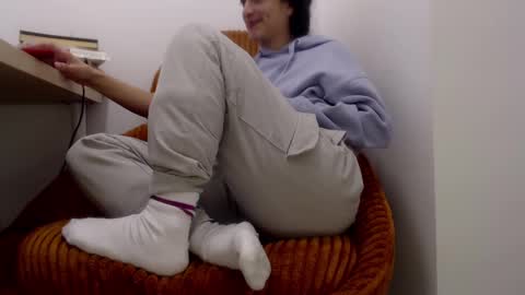 Lola online show from February 19, 2025, 1:50 pm