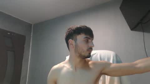 xxxdonpuiuuxxx online show from February 5, 2026, 6:45 pm